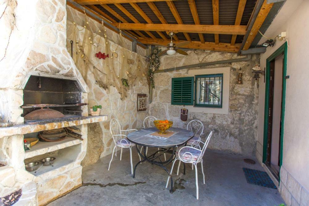 Apartment Antica With Yard & Bbq Split Exteriér fotografie