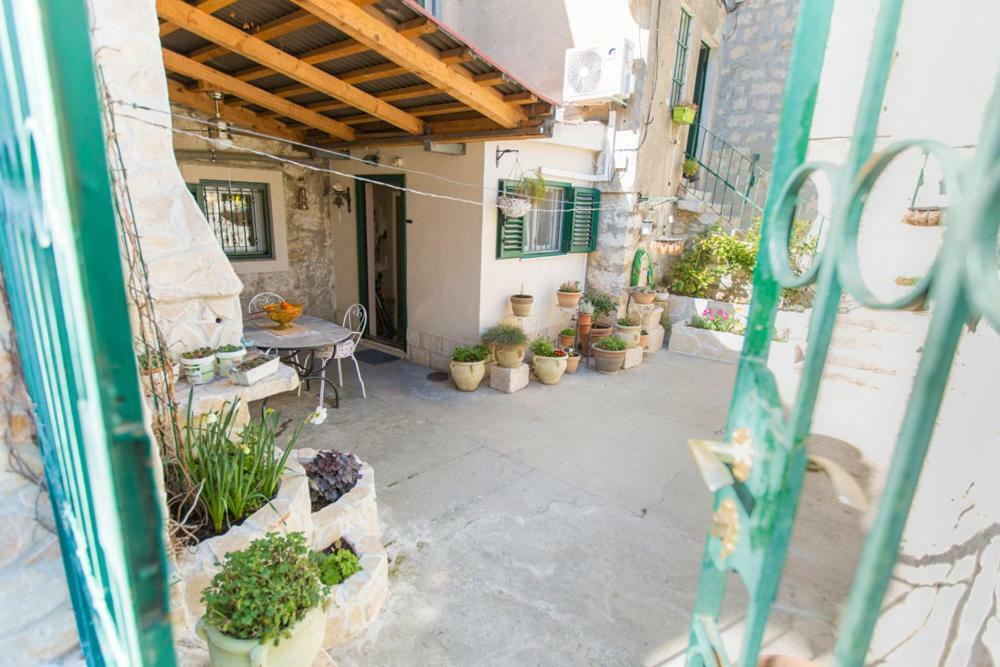 Apartment Antica With Yard & Bbq Split Exteriér fotografie